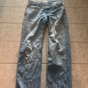 blåa jeans  - orginalpris 599kr