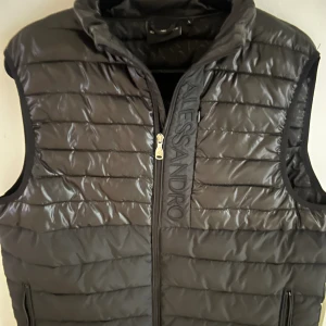 Alessandro zavetti väst - Zavetti väst köpt på JD för ett tag sen inte använd så mycket!😁