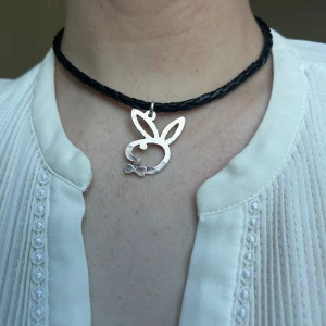 Handgjort halsband  - @bladhsmycken på Instagram 