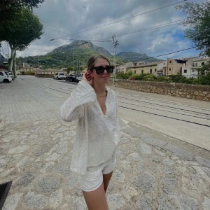 Spets set från Zara - Jättefint set från zara i storlek S. Använt en gång och är i mycket fint skick. Nypris 900kr