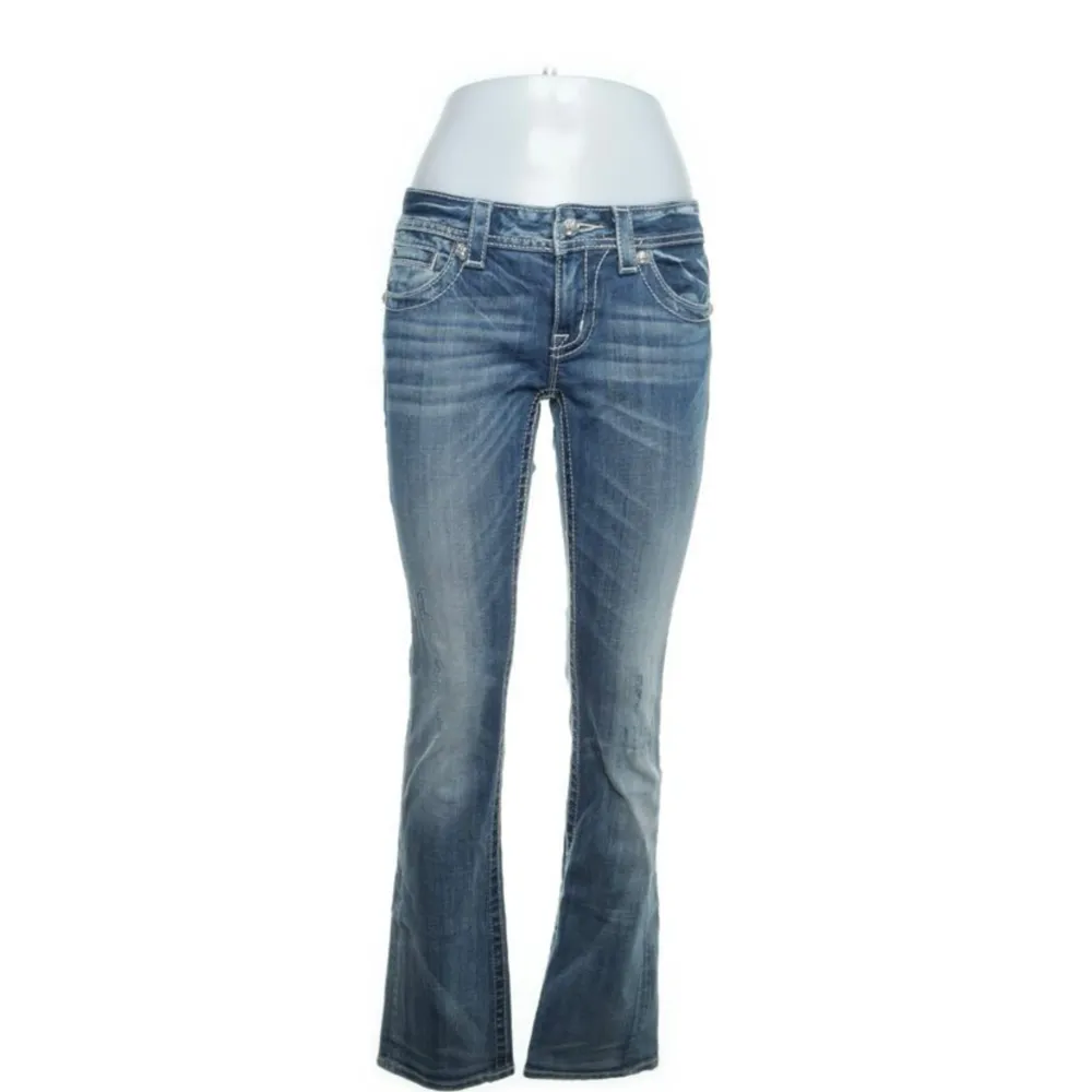 Helt oanvända miss me jeans! Jätte bra skick och ser inte använda ut❤️. Jeans & Byxor.