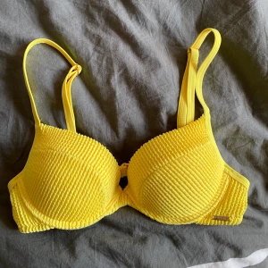 Bikinitopp - Fin bikinitopp med push up som aldrig är använd utan endast prövad💞