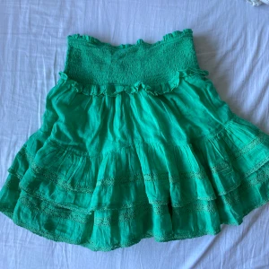 NEO NIOR KJOL - Säljer denna supersnygga kjol från neo nior! Köpt på pondus! Aldrig använd 