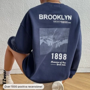 Sweatshirt med tryck - Supersnygg sweatshirt med tryck. Köpt för 150kr. Storlek S. Knappast använd.