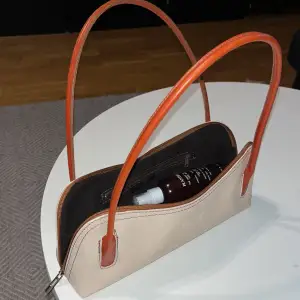 Superfin vintage handväska i skinn! Mkt rymlig och som ny🥰