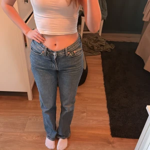 Weekday Twig Jeans - Säljer dessa jeans i bra skick.
