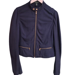 Ralph lauren jacka - Damjacka i nyskick. Skönt material och man känner att de är bra kvalité i jackan.