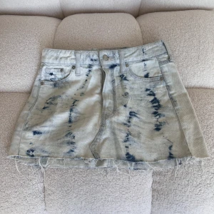 Jeanskjol - Så cool jeanskjol med tiedye 