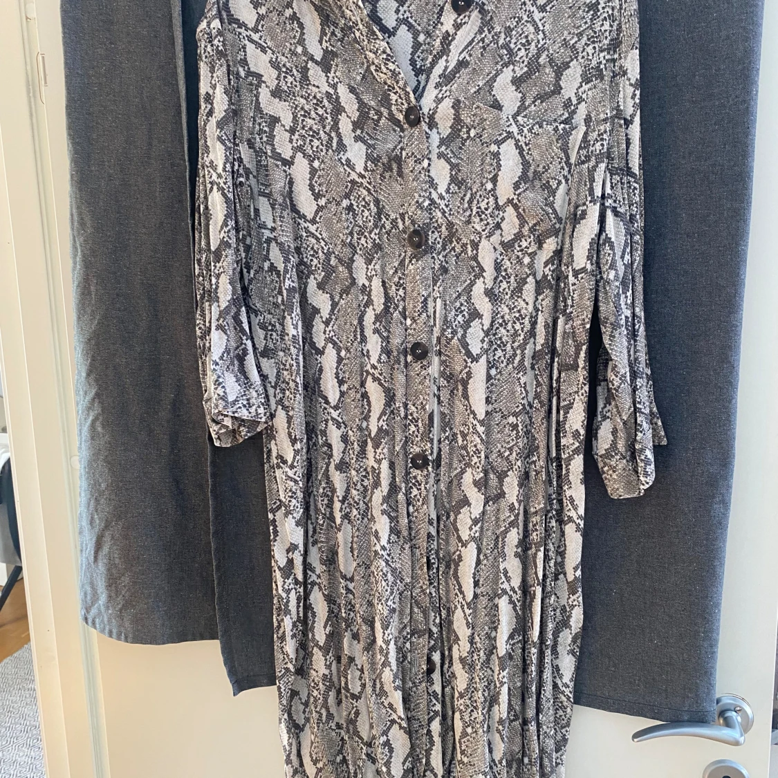 Skjortklänning Snakeprint