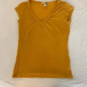 Fin gul tröja i storlek S från H&M💗 Aldrig använd🫶🏼