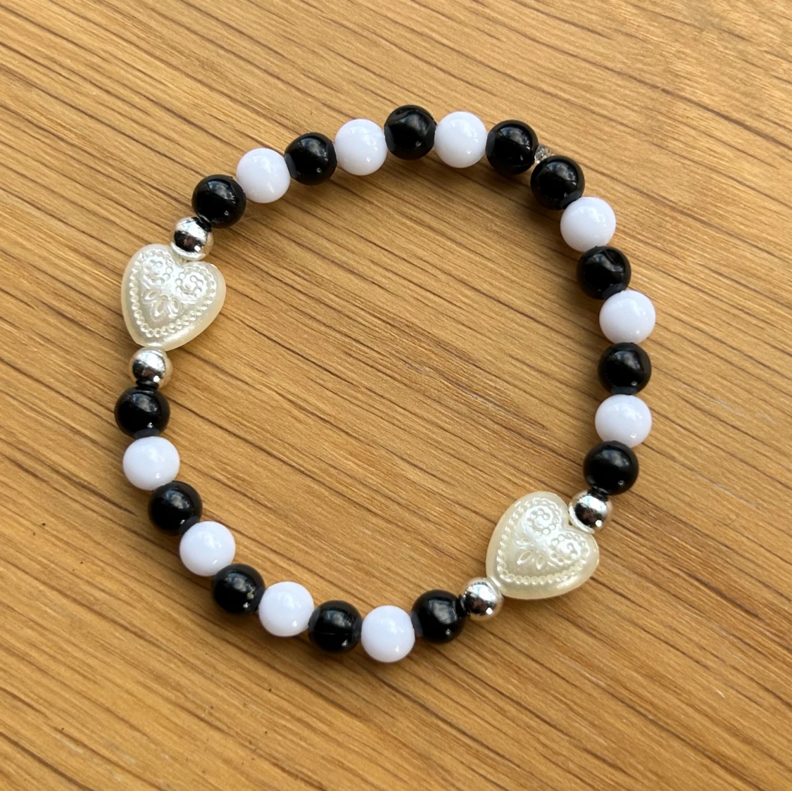 Handgjort pärlarmband  - 90