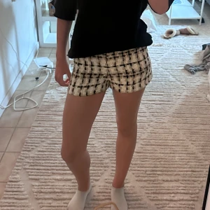 Shorts  - Jätte fina shorts från zara som aldrig använts. Jätte fina till sommaren i storlek S. Passade inte mig. 