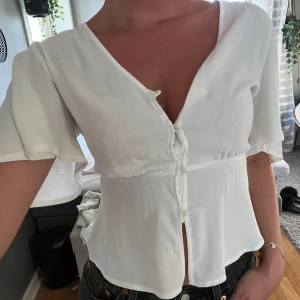 Vit blus - Vit blus med korta armar, str S