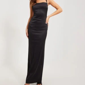 Balkläning  - En balklänning som är använd 1 gång. I jättefint skick. Köpt för 1000