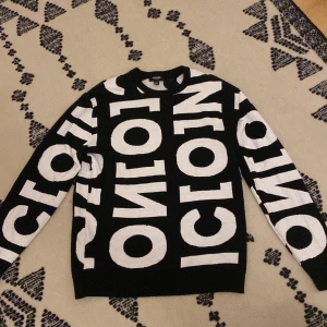 ICONO, Tröja  - En fintröja som aldrig har används.