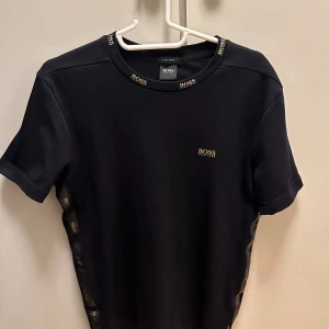 Hugo boss t shirt  - Använd en gång, så den är i nyskick.