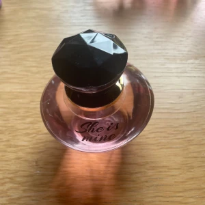 Parfym - Parfym från la rive, knappt använd🌸