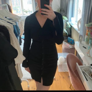 Drapperad klänning från H&M - Superfin modell men tyvärr för liten för mig, aldrig använd