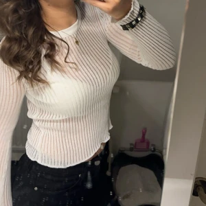 Långärmad blus - Långärmad blus från Zara, så fin men får inte längre användning för den 🙏🏽 passar även M då den är väldigt stretchig