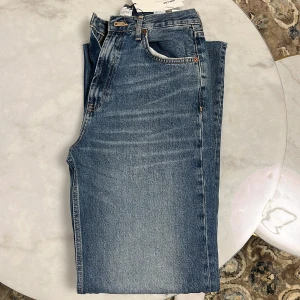  Zara jeans- brand new - Brand new wide leg Zara jeans. Size:  EUR 40 / USA 8 / MEX 30 Article number: 6045/223