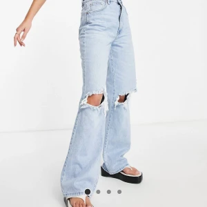 Ljus blåa jeans  - Snygga jeans från Stradivarius, knappt använda, storlek 40.