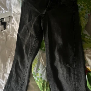 Jack & Jones jeans herr (barn) - Jeans i nyskick, använd fåtal gånger. 