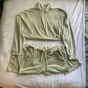 MyWearWoman Pjamas Lounge set M - Pjamas/Lounge set med polotröja och mjukisbyxor, har inte varit använda på ett tag men är väl älskade och i bra skick. Säljer ändats båda tillsammans!