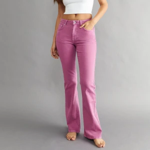 Rosa unika flare jeans - As snygga rosa flare jeans