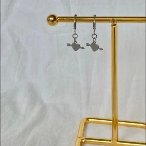 Örhängen - Egentillverkade örhängen i rostfritt stål🩷