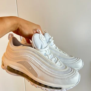 Nike Air Max  - Nike Air Max från JD i storlek 38, nya aldrig använda. Köpta för 1600kr. Pris kan diskuteras vid snabb affär