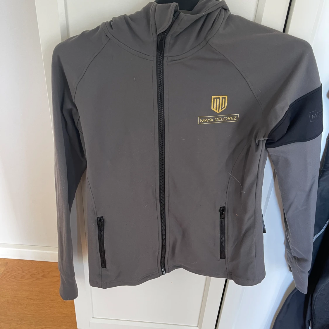 Maya Delores zip tröja   - 91