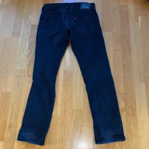 Levi’s jeans - Bra skick perfekta nu på sommarkvällarna pris kan diskuteras vid snabb affär 