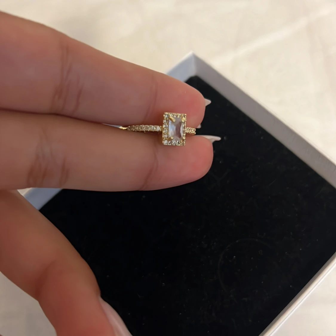 Fin guldig ring - 91