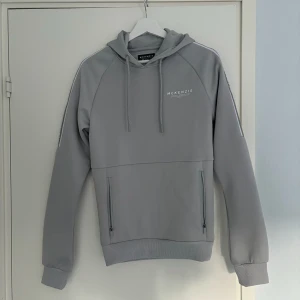 Mckenzie hoodie - Använd men i helt nytt skick