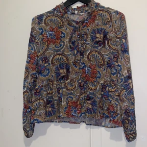 Mönstrad Blus - Jättefin blus som aldrig använts🤍