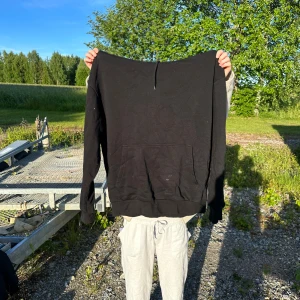 Svart hoodie - Hoodie