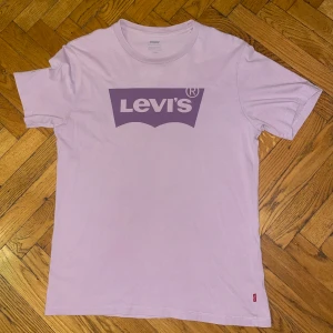 Levis t-shirt - Levis t-shirt  i fint skick 