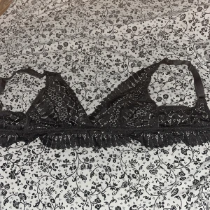 Snygg bralette - En bralette från cubus och som är i storleken xs. Är superfin men tyvärr går den inte på mig. Är nästan ny. Köparen står för frakten ❤️