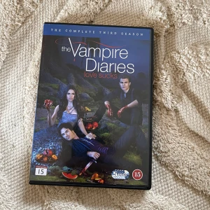 The Vampire Diaries  - Säsong 3, helt komplett och fungerande. 