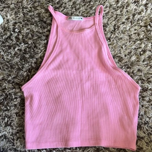 Zara topp - så söt topp i den finaste rosa färgen! passar perfekt nu på sommaren när man är brun 🌸