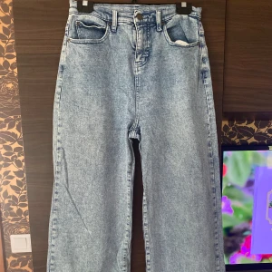 Blå jeans - Ett par blå raka jeans. Det är bra skick och inga fläckar.