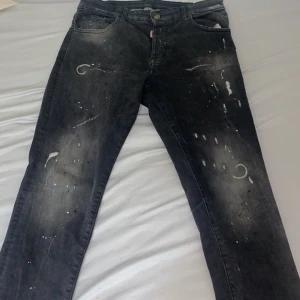 Dsquared2 - Säljer mina dsquared2 jeans har ingen användning till dom pågrund av att jag har bytt stil. 