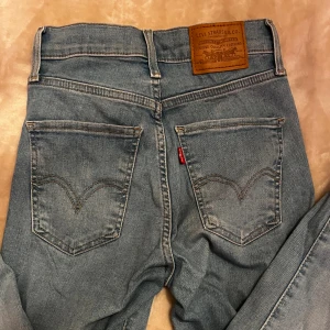 Levi jeans  - Levi jeans som användes en gång men är för tajta för mig. Köptes för 1200kr. Skriv till mig vid frågor, svarar så snabbt jag kan!❤️
