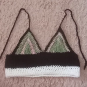 💓Sommar top💐 - Fin top till sommaren💐 en är virkad också!! 💓 Använd bara 1 gång men den var för stor för mig✨ (köpte den av min kompis för 100kr💓)