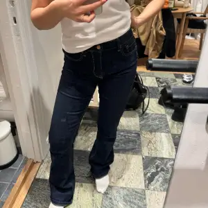 Snygga bootcut jeans från zara 🎀