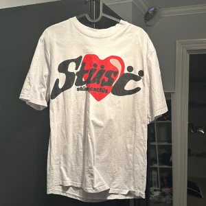 Stussy x cpfm t shirt - Köpte i somras för ungefär 650 säljer nu då den ej kommer till användning! Skriv efter fler bilder!!