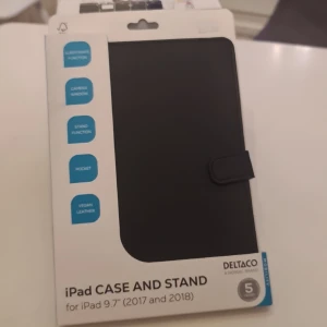 Ipad fodral 9.7 - Svart Ipad fodral helt ny 24.5×17 nypris 249. Sälges på grund av felköp 95:-