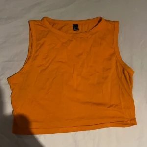 Orange topp - Orange topp från SHEIN i storlek XL. Använd en gång