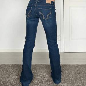 Intressekoll på dessa jätte fina lågmidjade jeans från hollister, köpta på Plick. 