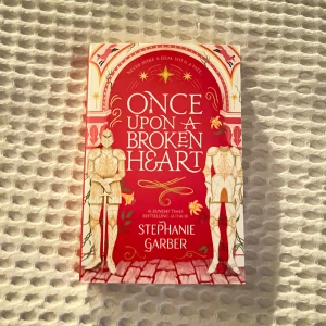 Bok | Once Upon A Broken Heart - Ingen bruten rygg, inga skador, inga annoteringar.